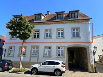 Stilvolle Altbauwohnung mit Loftcharakter – 4 Zimmerwohnung mit Balkon und historischem Charme!