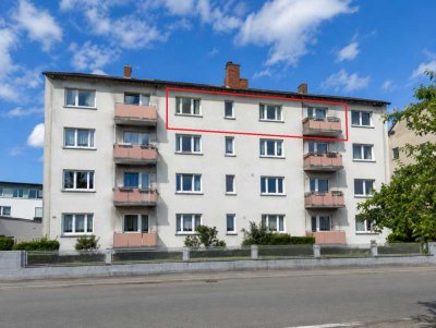 Modernisierte Dachgeschosswohnung ohne Schrägen in sehr guter Infrastruktur mit Balkon und Stellplat