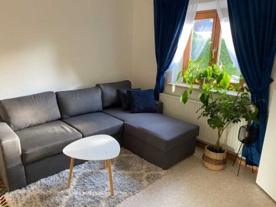 Stilvolle, geräumige und neuwertige 1-Zimmer-Wohnung mit Einbauküche in Eichenau