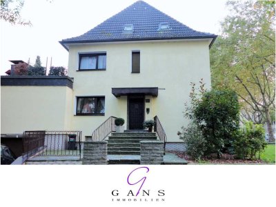 Tolle Dachgeschoss-Wohnung mit Blick auf den Stadtgarten...