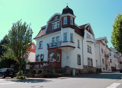 Altbau-Juvel am Kurpark für die große anspruchsvolle Familie