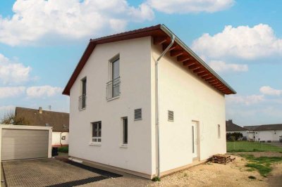 Neuwertiges Einfamilienhaus mit Garten, Wärmepumpe und Garage in Bächingen an der Brenz