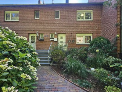 Modernisiertes Reihenhaus mit ausgebautem Dachgeschoss, Garten & Garage – provisionsfrei