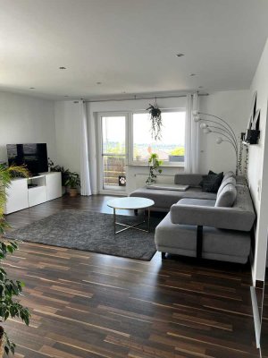 Wohnen auf zwei Ebenen – mit Balkon, EBK, Garage und Garten zur Pflege