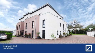 VIERSEN: Neuwertige Erdgeschosswohnung mit Terrasse und Garage