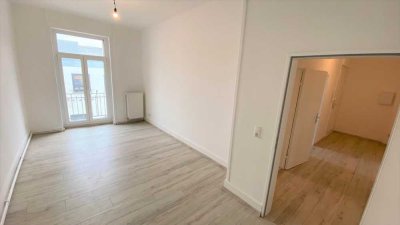 FFM-Ostend: Helle 3-Zi-Altbau-Wohnung mit EBK + Balkon