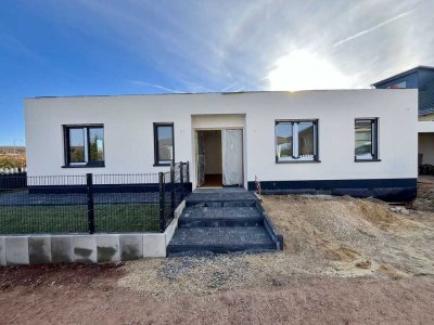 Modernes Bungalow mit großem Garten und Garage in Kommern