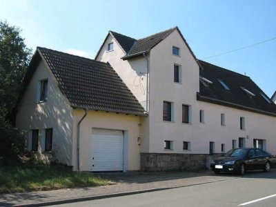Ein-Zweifamilienhaus mit großem Garten und Baugrundstück in Wolfhagen-Bründersen