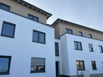 Wow! Moderne, schöne und großzügige 2 Zimmer-Neubauwohnung mit Balkon in netter Nachbarschaft