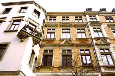 SANIERTE WOHNUNG MIT EINBAUKÜCHE IM ZENTRUM !