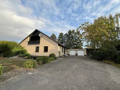 Großzügiges Einfamilienhaus mit 8 Zimmern, 2 Bädern, Keller, Garage & Dachboden