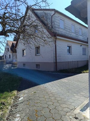Günstige, gepflegte 8-Raum-Doppelhaushälfte in Friedenfels
