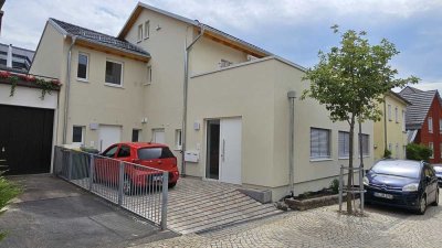 Erstbezug mit EBK: Exklusive 4-Zimmer-Erdgeschosswohnung mit gehobener Innenausstattung in Gerlingen