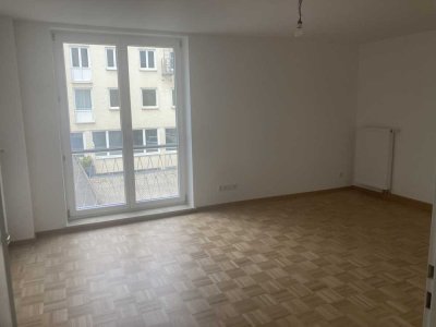 ::Komplett neu saniert::Top Lage Maxvorstadt ::2 Zi.+Wohnküche::
