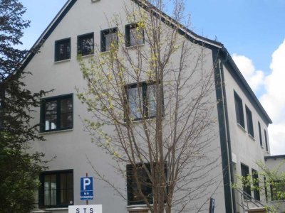 Bezugsfreies Wohn- und Geschäftshaus mit Parkplätzen (Büros und Wohnung) in Grünbach