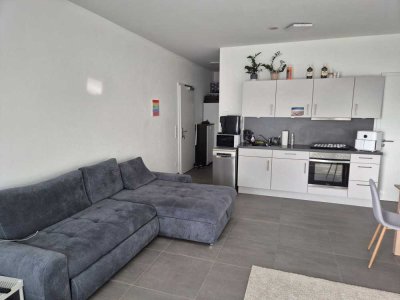 Schöne, helle 1 Zimmer mit Einbauküche und Balkon