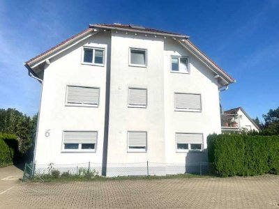 Schöne Erdgeschoss Eigentumswohnung mit eigenem Garten und Stellplatz