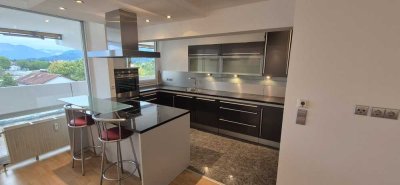 Lichtdurchflutete 3-Raum-Wohnung mit 43 m² Loggia in Freilassing