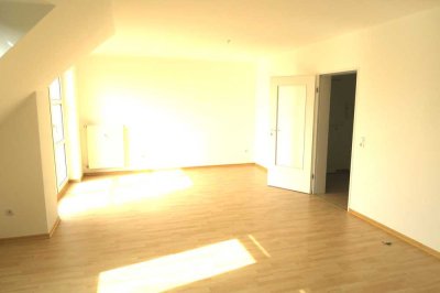 Toll renovierte helle 2 Raum Wohnung in top gepflegter Anlage!