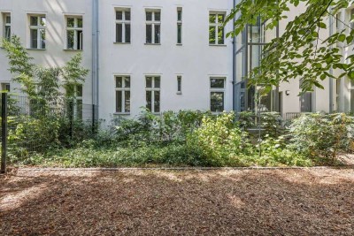 Wohnglück am Wasser: Altbaucharme, Südterrasse & ca .60 m² Privatgarten