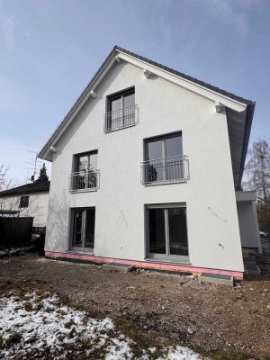 Neubau-Erstbezug Familienfreundliche Doppelhaushälfte mit eigenem Garten