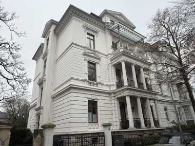 Exklusive & repräsentative Maisonette mit ca. 181 m² / hochw. EBK & Einbauschränke & Dachterrasse