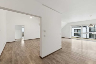 Moderne 4-Zimmer-Dachgeschosswohnung mit Balkon und Aufzug