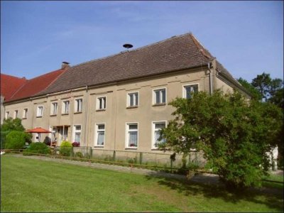 Ein tolles Grundstück mit großer Gutshaushälfte zum Schnäppchenpreis