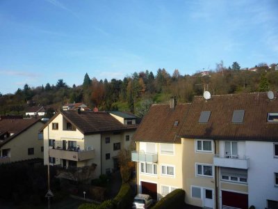 Großzügige 2-Zimmer-DG-Wohnung in Esslingen-Hegensberg