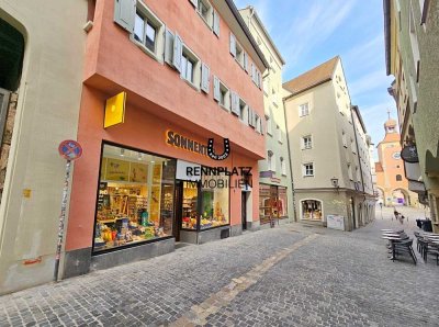 Traumhaft sanierte 3-Zimmer-Wohnung mit ca. 19 m² Dachterrasse in bester Altstadtlage. Frei.