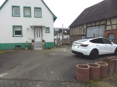 Einfamilienhaus mit Scheune