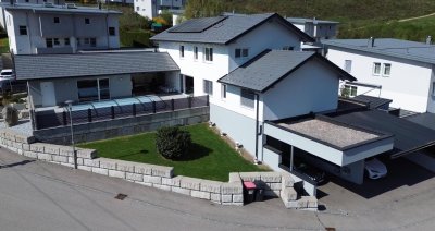 Modernes Architektenhaus mit Pool, Fernblick &amp; Privatsphäre