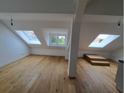 1 Zimmer Dachgeschoss Wohnung für Singles oder Paare