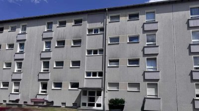// tolle sanierte 3 Zimmer Wohnung im Erdgeschoss mit Terrasse //