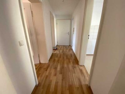 Helle 3 Zimmer Wohnung zentral in Dingolfing (Renovierungsbedürftig mit Mieterlass)