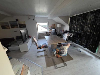 Dachgeschoss Wg mit Kamin und Loggia, voll möbliert ca.80 m2