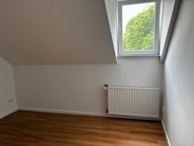Frisch sanierte 2 Zimmer Wohnung mit ca. 53 m² in Alstaden Ost