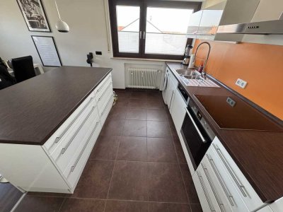 SEHR GEPFLEGTE UND HELLE 2,5-ZIMMER-WOHUNG MIT BALKON UND CARPORT IN GEFRAGTER WOHNLAGE VON ILLINGEN