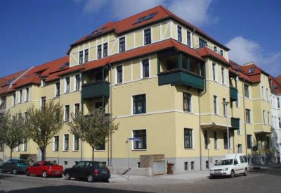 Helle 2-Zimmer-Wohnung mit großer Dachterasse und Balkon direkt am Schellheimerplatz!