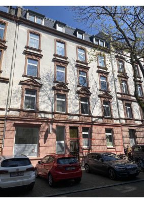TRAUM-LAGE IM NORDEND: Gut geschnittene 3 Zimmer Altbau  mit Balkon und Gartenanteil - sofort frei!