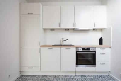 Sanierte 2-Zimmer-DG-Wohnung mit Einbauküche und Balkon in Hannover