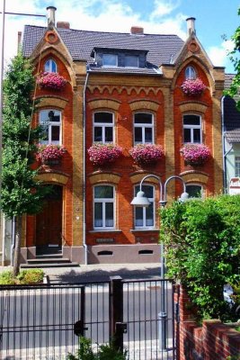 Repräsentative denkmalgeschützte Stadtvilla direkt im Stadtzentrum , jetzt leer und provisionsfrei.