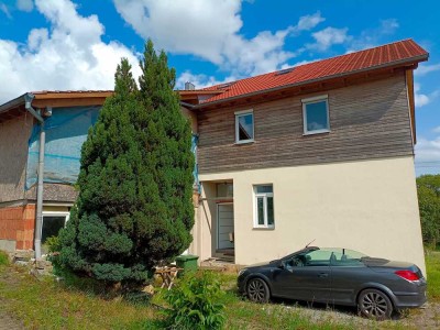 Sehr geräumiges Einfamilienhaus mit Einliegerwohnung und großem Grundstück! Modern und naturnah