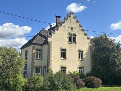 Denkmal: Herrliches Pfarrhaus von 1897, Nähe Geisingen (Erbpachtgrdst)