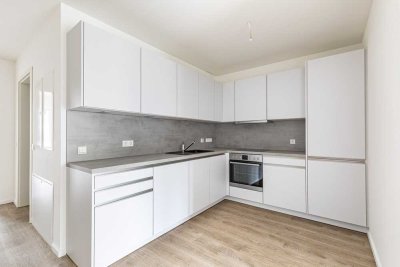 Ab April: Familienwohnung mit EBK und Balkon im Hinterhaus