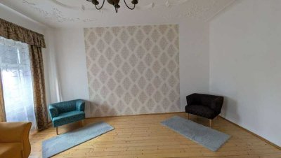 Altbau mit Stuckdecke und Dielenböden im Kreuzviertel – ruhig und zentral
