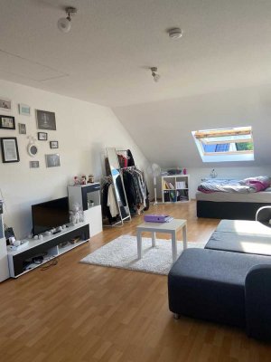 Helle, geräumige ein Zimmer Wohnung in Bielefeld, Brake