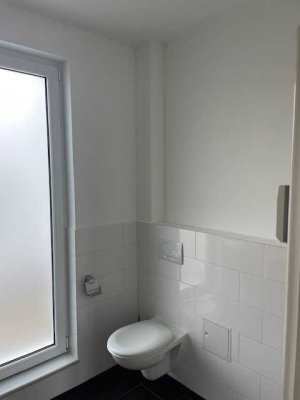 Bezugsfertige, lichtdurchflutete 2,5 Zi-Whg mit 2 Dachterrassen