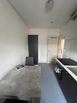 Sanierte 2-Zimmer-Wohnung mit Balkon in Köln
