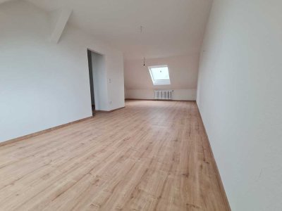 2021 teilsanierte und gut geschnittene DG-Wohnung! Jetzt Chance ergreifen!